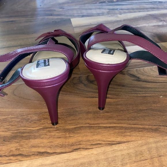 Isaac Mizrahi Bitty Bop Cabernet Point Heel - Picture 6 of 8